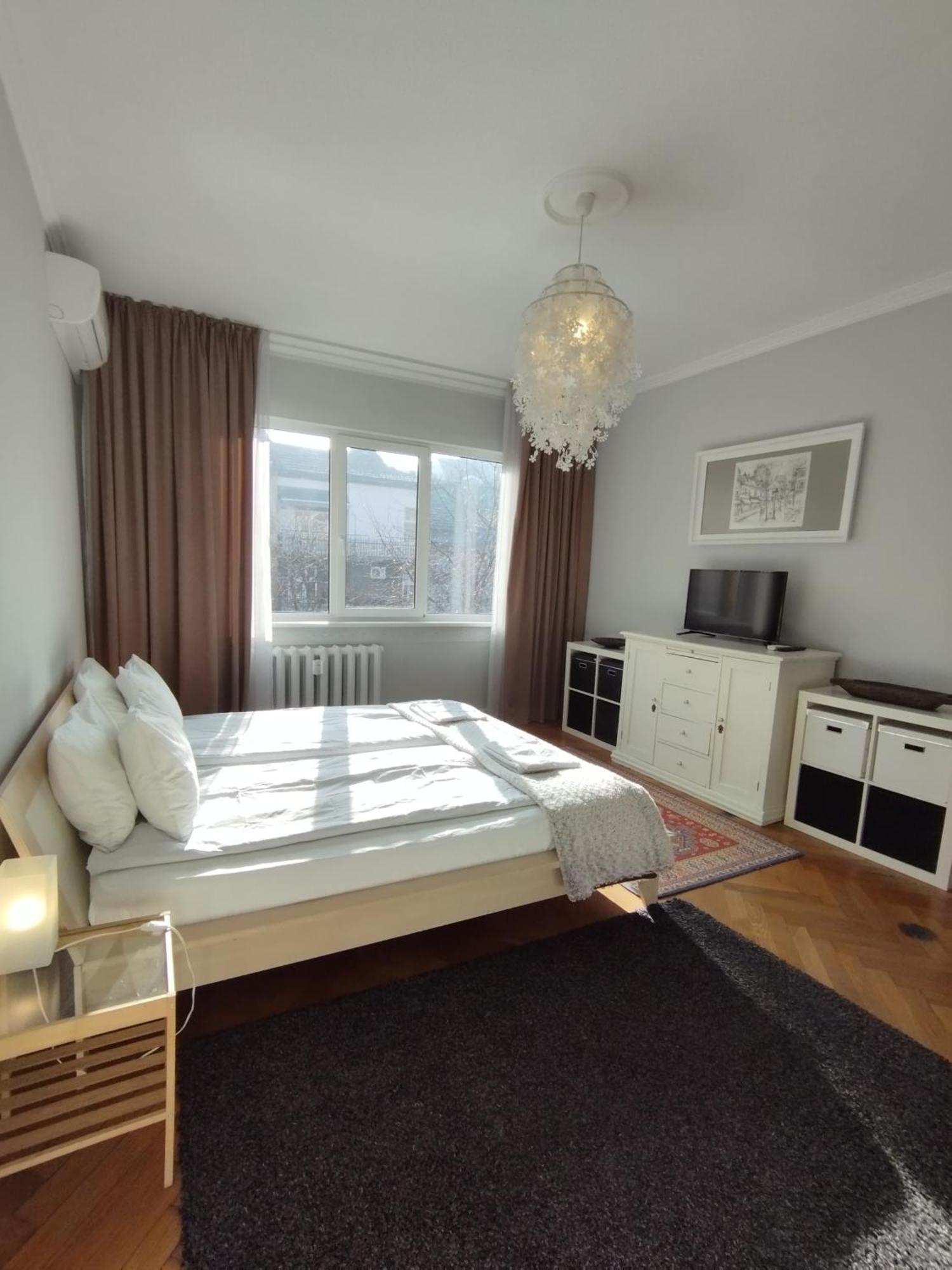 Center 7 Apartment *