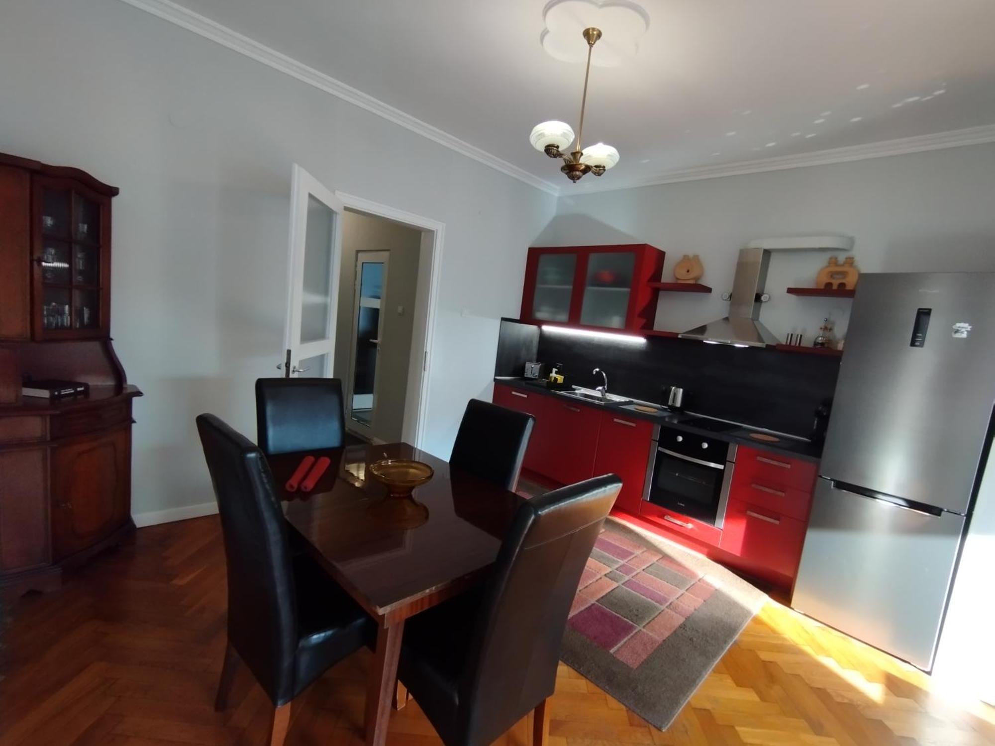 Center 7 Apartemen *